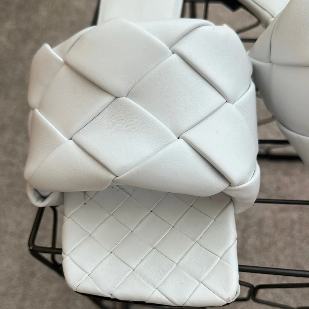 Bottega Veneta White Woven Sandals - Picture 2 of 5